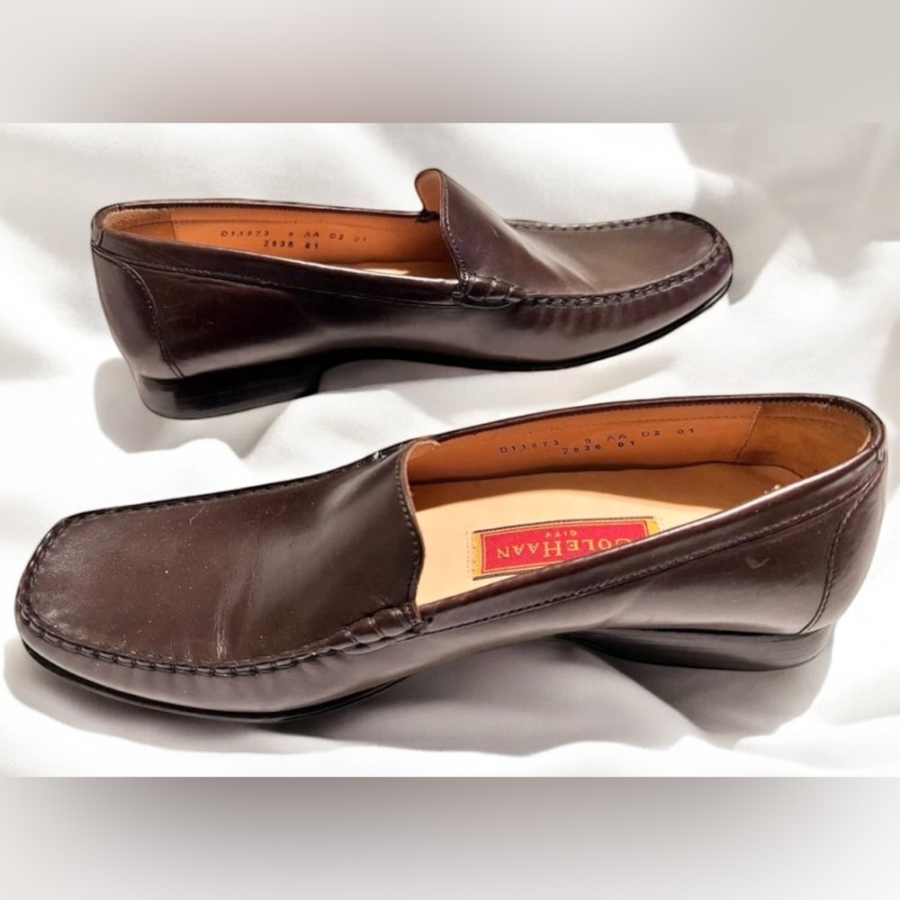 Ladies SIZE 9AA……COLE HAAN…..Classic Brown Ladies Slip On‎ Leather Loafers.